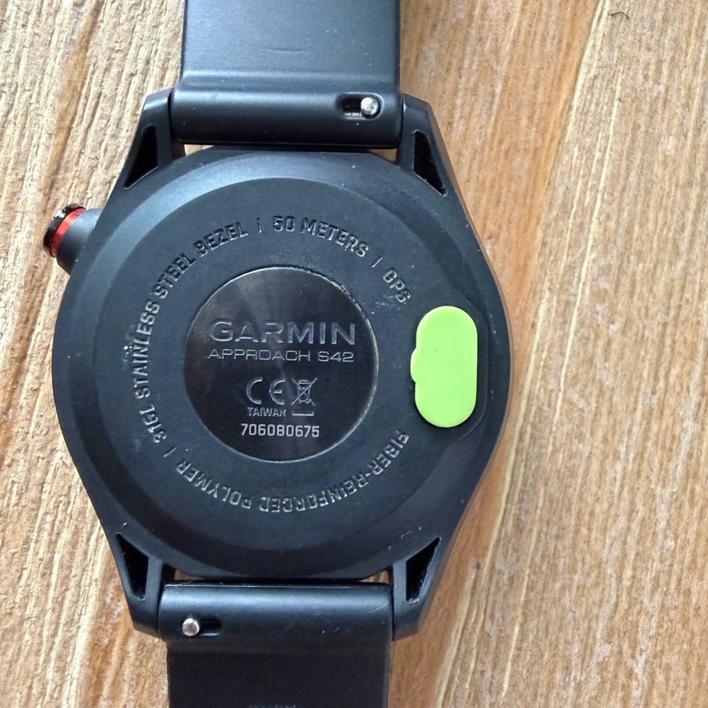 GARMIN Approach S42 GPS Golf Watch. Pre-Owned. Dust Plug. Great Condition. - Picture 6 of 12